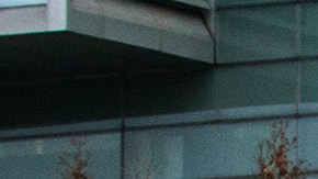 Trabajadores y miembros de la Guardia Nacional construyen una morgue improvisada afuera del Hospital Bellevue, en la ciudad de Nueva York.