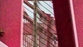 Anuncios de servicio público en el puente de Williamsburg en Nueva York, sobre como mitigar la propagación del coronavirus.