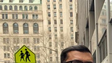 Después de la reunión con la comisionada de la TLC, Aloysee Heredia Jarmoszuk, el defensor público de Nueva York Jumaane D. Williams.