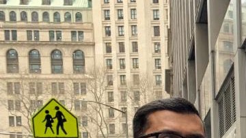 Después de la reunión con la comisionada de la TLC, Aloysee Heredia Jarmoszuk, el defensor público de Nueva York Jumaane D. Williams.