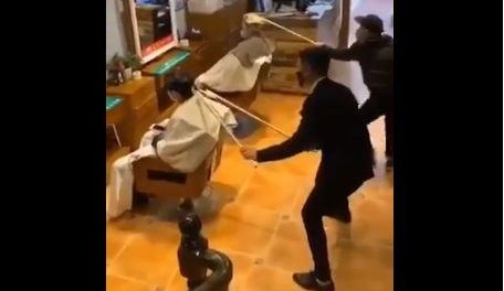 Se las ingenian para seguir trabajando en China.