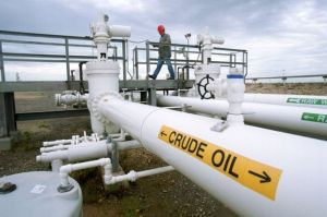 El desplome del petróleo se intensifica y Trump quiere ayudar a productores