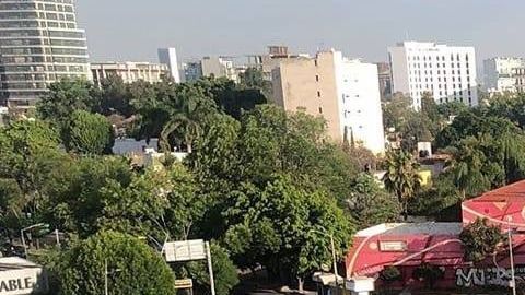 Las aguas de la Minerva en Guadalajara,  teñidas de rojo en protesta por los feminicidios.