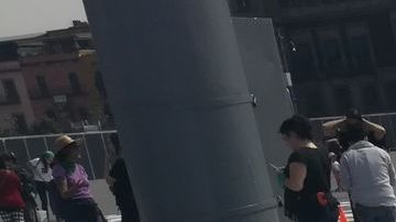 Pintaron en la plancha del Zócalo los nombres de víctimas de feminicidio.