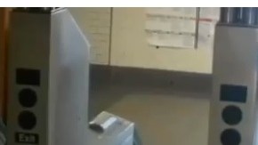 Al momento de colarse en el Metro