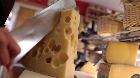 El queso es un alimento que refleja la riqueza, cultura y tradiciones de muchas regiones en el mundo.