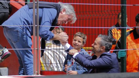 Tres generaciones. Los Puente festejaron el final de la mala racha en el Nemesio Diez.