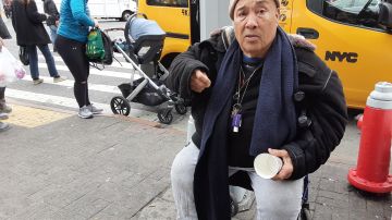 El boricua Raúl Vásquez, de 70 años, dice: "los mayores tenemos que aislarnos"
