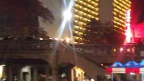 La fiesta para en la ciudad del Riverwalk.