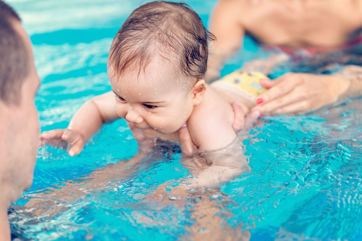 9 beneficios de la natación para bebés