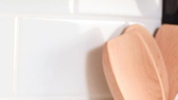 Desinfectar superficies de uso común es efectivo contra el coronavirus.