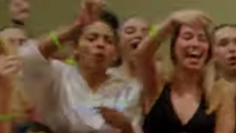 Captura del video en el que aparecen varias mujeres practicando "Twerking" en un gimnasio de una escuela pública de Miami Beach.