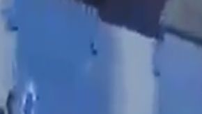 VIDEO: Feministas extremas derriban muros que protegían Hemiciclo a Juárez para dañarlo