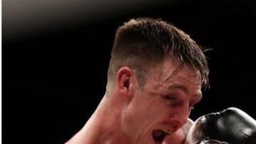 Martínez (derecha) dobló en varias ocasiones al rival.