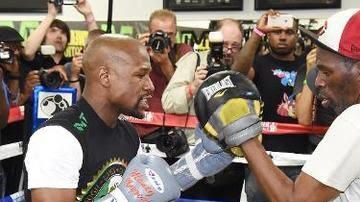Floyd Mayweather fue entrenado por mucho tiempo, por su tío Roger Mayweather.