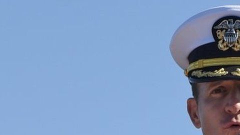 Brett Crozier era el oficial al mando del USS Theodore Roosevelt.