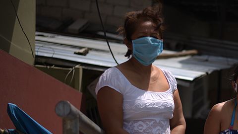 Bertha y su familia viven en un cerro en el norte de Guayaquil.