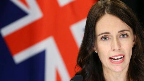 La primera ministra anunció la restricción más estricta a los movimientos en Nueva Zelanda.