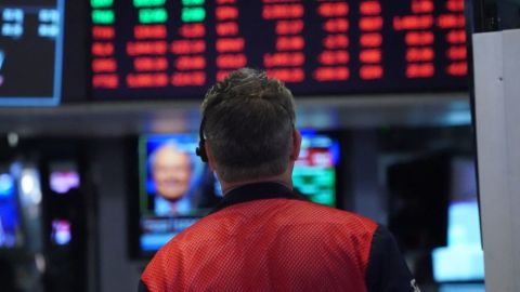 Se supone que este dinero "inteligente" lo invierten aquellos que tienen gran experiencia o que están bien informados