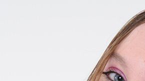 Katy (izquierda) y Emma Davis eran gemelas y murieron por coronavirus con solo tres días de diferencia.