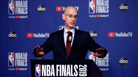 El comisionado Adam Silver evalúa un escenario en dos etapas.