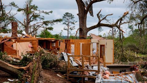 Tornados mataron la semana pasada a unas 34 personas en el sur del país.