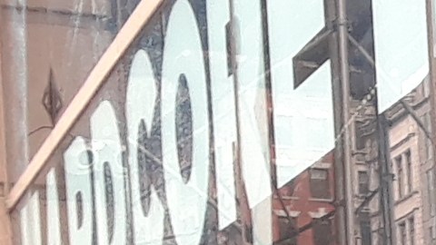 Con los negocios parados, muchos esperan la ayuda federal