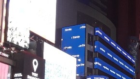 Hacinamiento en casas y vacío en la zona hotelera de NYC