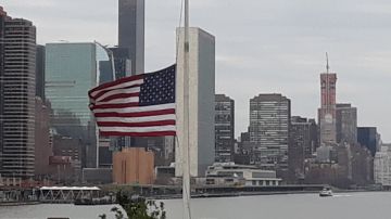Luto en Nueva York: bandera a media asta