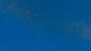 Una imagen tomada desde un dron muestra la autopista 101 con muy poco tráfico durante la hora pico DAVID MCNEW/EFE