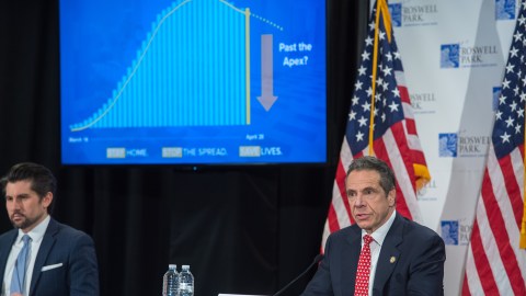 El Gobernador, Andrew Cuomo en su conferencia de prensa sobre el COVID-19