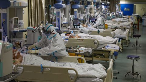 Solo en la provincia china de Hubei hay unos 25,000 hospitalizados.