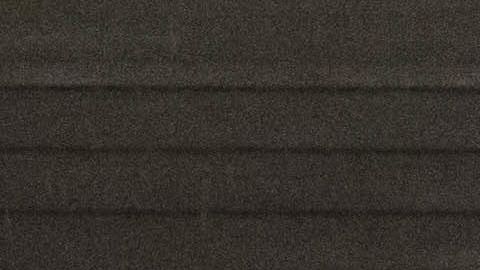 Enfermeros del servicio de salud español trasladan al hospital a un hombre de una residencia de mayores (Foto archivo).)