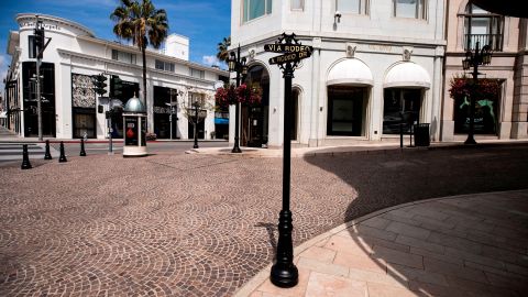 La popular calle Rodeo Drive de Beverly Hills vacía EFE/ETIENNE LAURENT.