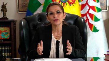 La presidenta de Bolivia extendió la cuarentena hasta el 10 de mayo.