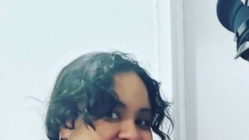 El bombero Jerel La Santa, junto a su esposa y Lindsey y la bebé de ambos, Jay-Natalie.