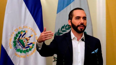 En la imagen un registro del presidente de El Salvador, Nayib Bukele, quien recordó las medidas de protección sanitarias y la necesidad de respetar la cuarentena para poder "desacelerar el contagio". EFE/Rodrigo Sura/Archivo