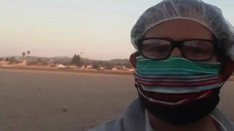 Guillermo García, un trabajador esencial de un empaque en Oxnard, California. (Foto Cortesía)