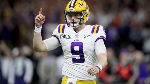 Joe Burrow dejó el fútbol americano colegial como campeón con LSU.