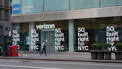 Verizon AT&T Comcast T-Mobile coronavirus COVID-19 Telefonía internet planes tecnología