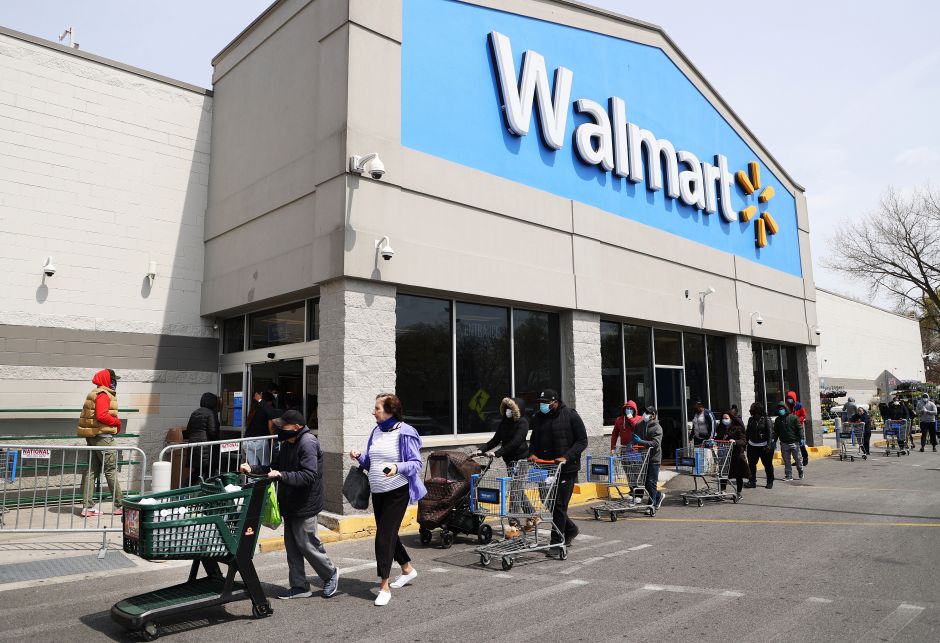 Walmart podría reemplazar a los cajeros por quioscos de autopago