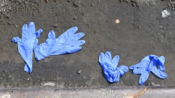 En las últimas semanas se han visto decenas de guantes en las calles de Miami.