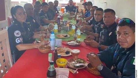Reunión de integrantes de la GN con presuntos criminales.