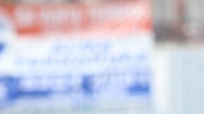 La gente se acercó a regalar alimentos y productos de la canasta básica a los músicos.