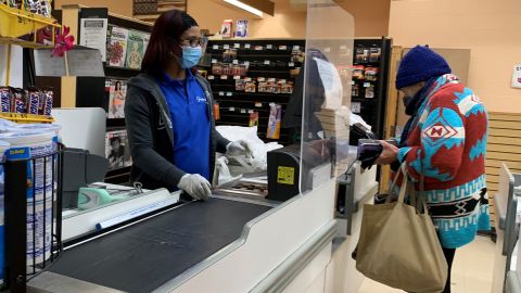 Ahora todos en el estado, trabajadores y clientes, deben usar máscaras para evitar la propagación del coronavirus.