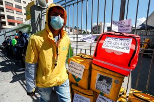 Coronavirus: Repartidores exigen pago justo y seguridad sanitaria en Ecuador