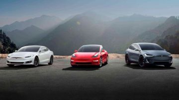 Elon Musk compartió cómo será el proceso para lograr los efectos de color en sus autos.