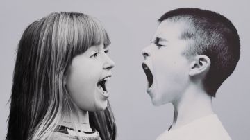Enseña a tus hijos a que cada vez que estén en medio de un conflicto, puedan expresar sus verdaderos sentimientos.