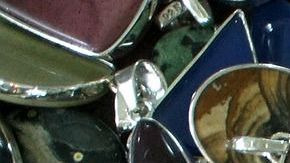 Los amuletos son de buena suerte.