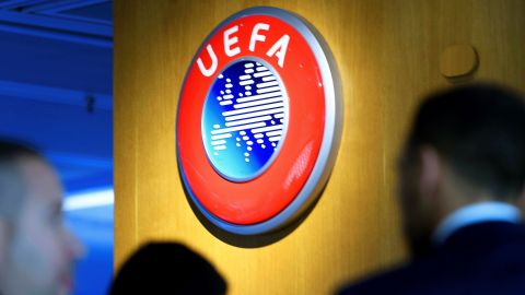 La UEFA suspende el límite del 30% de asistencia de público.